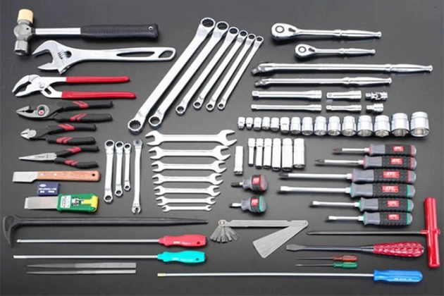 Trang bị dụng cụ phù hợp để tự kiểm tra xe tại nhà
