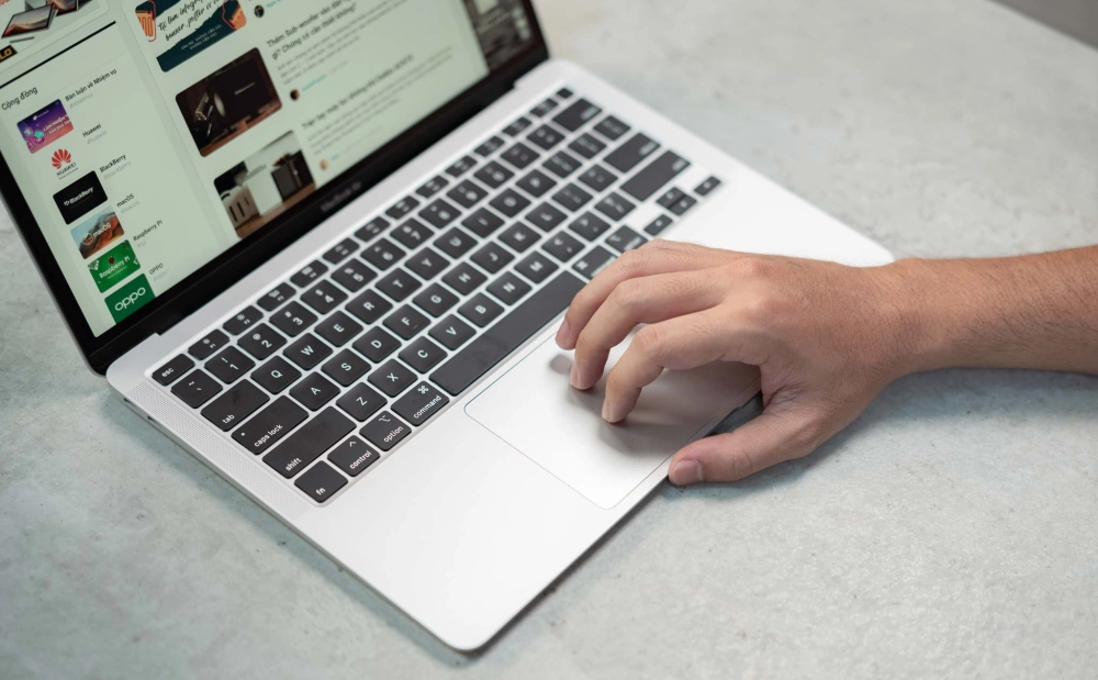 Vuốt 3 ngón, chuyển ứng dụng siêu nhanh với MacBook Air M3