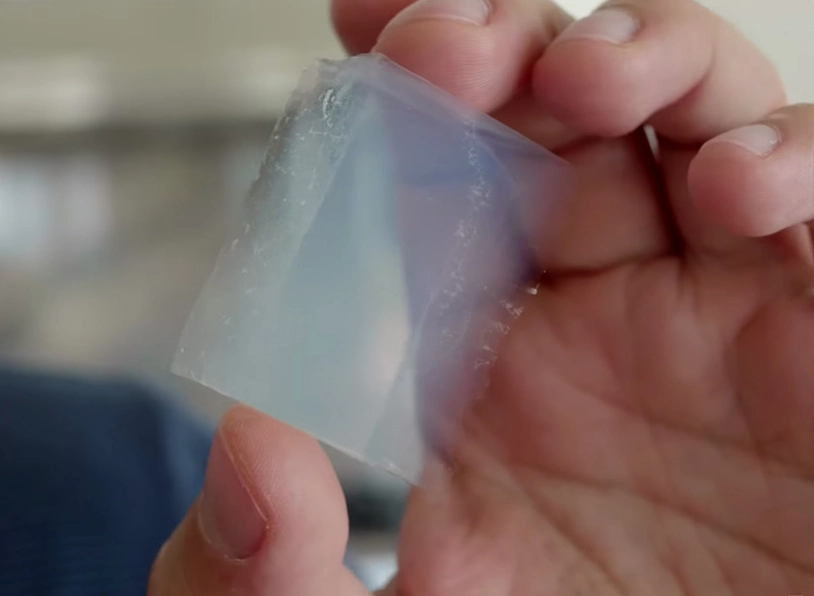 ật liệu siêu nhẹ như Aerogel, cứng nhưng gần như không trọng lượng.