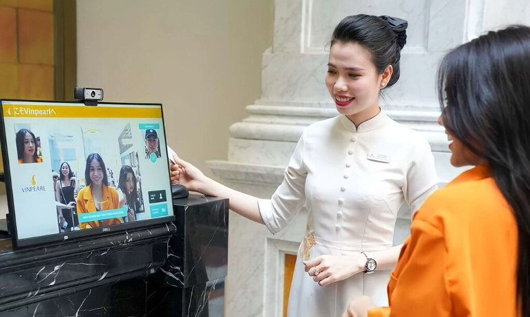 Vinpearl dùng nhận diện khuôn mặt để khách nhận phòng nhanh chóng.