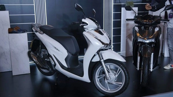 Honda SH 125i tại đại lý, sẵn sàng chờ chủ nhân mới