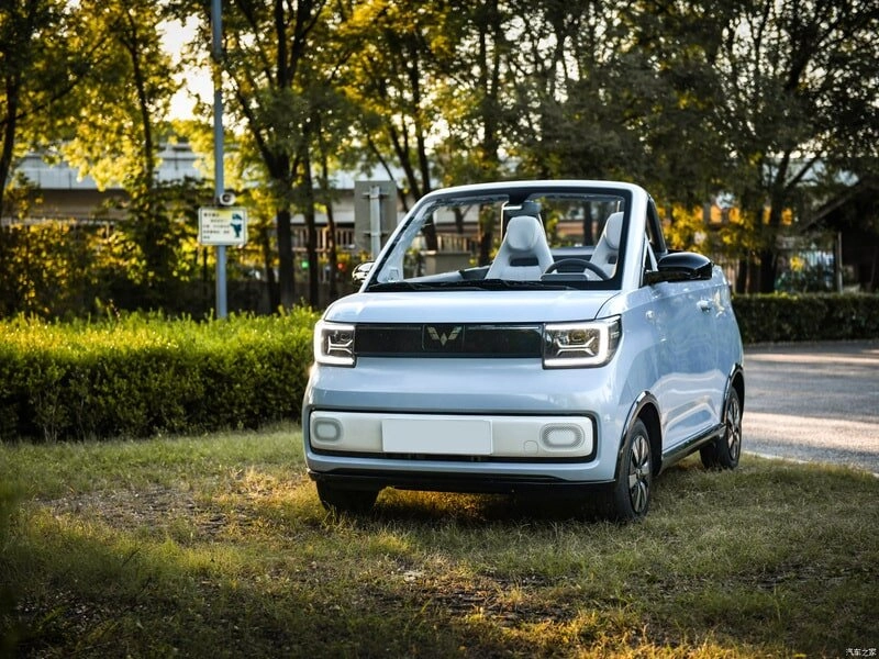 Xe điện Wuling Hongguang Mini EV di chuyển linh hoạt trong phố thị