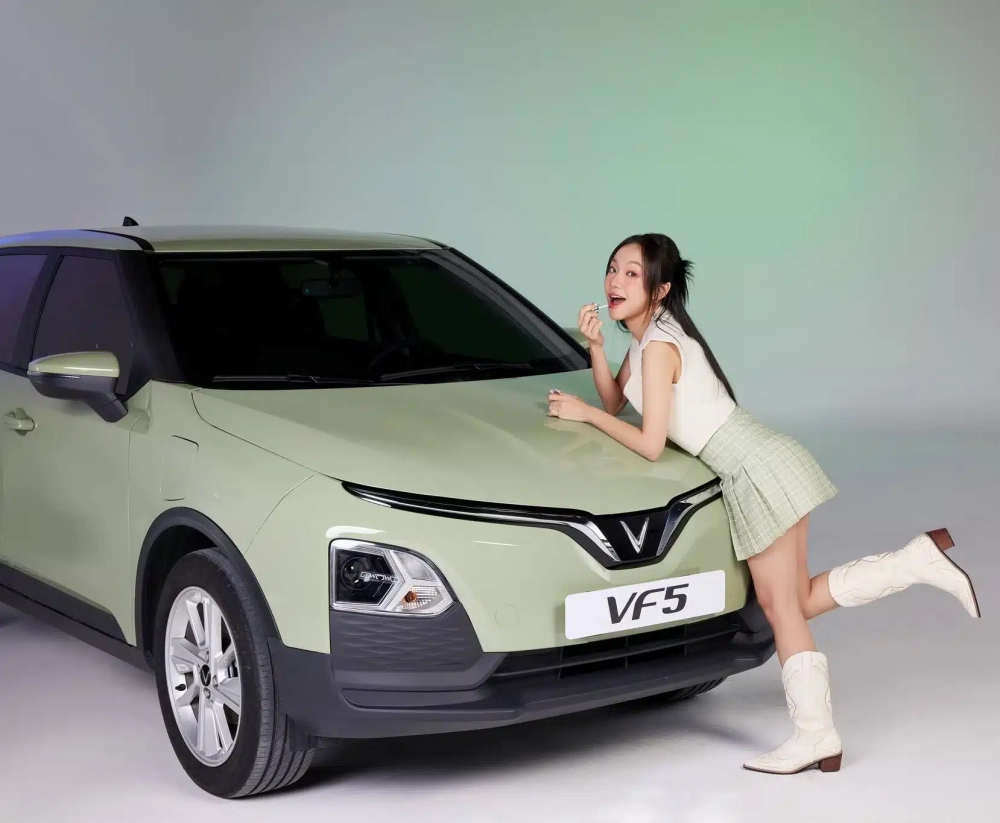 Xe điện VinFast VF 8 thu hút mọi ánh nhìn với thiết kế trẻ trung